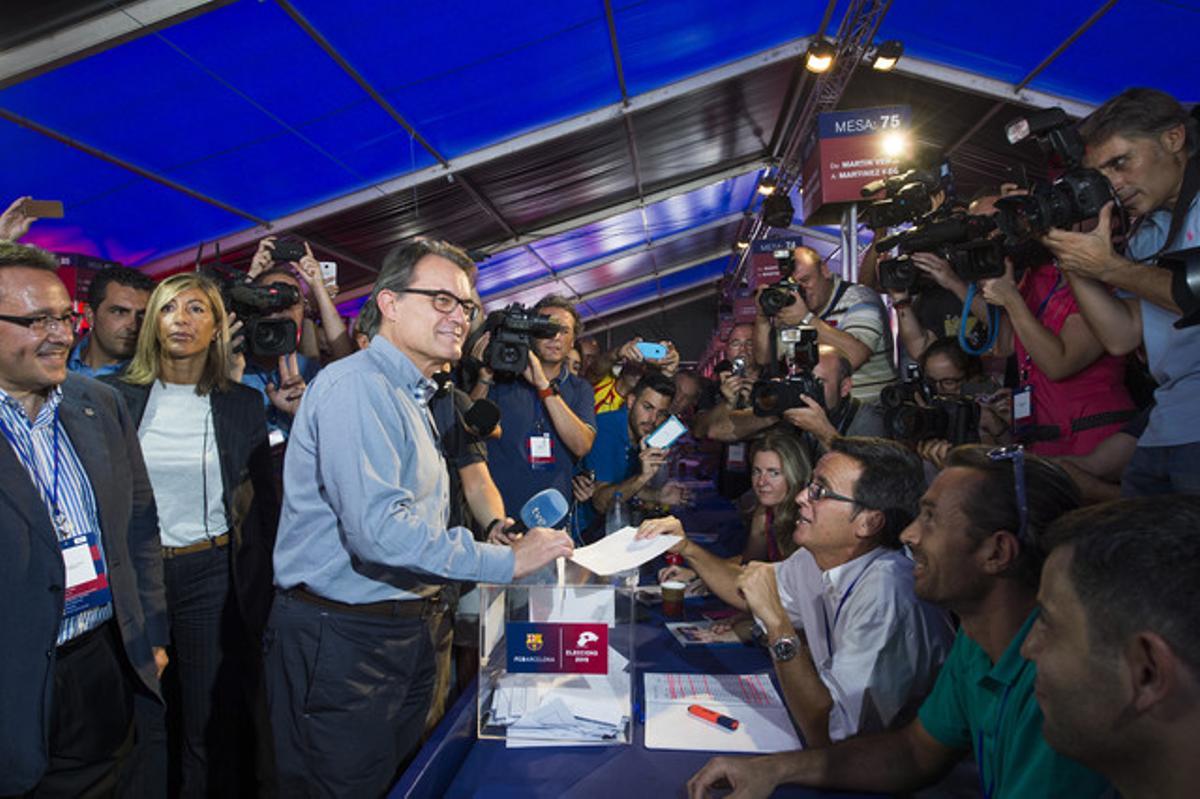 El president Mas ha votat entre crits d’independència.