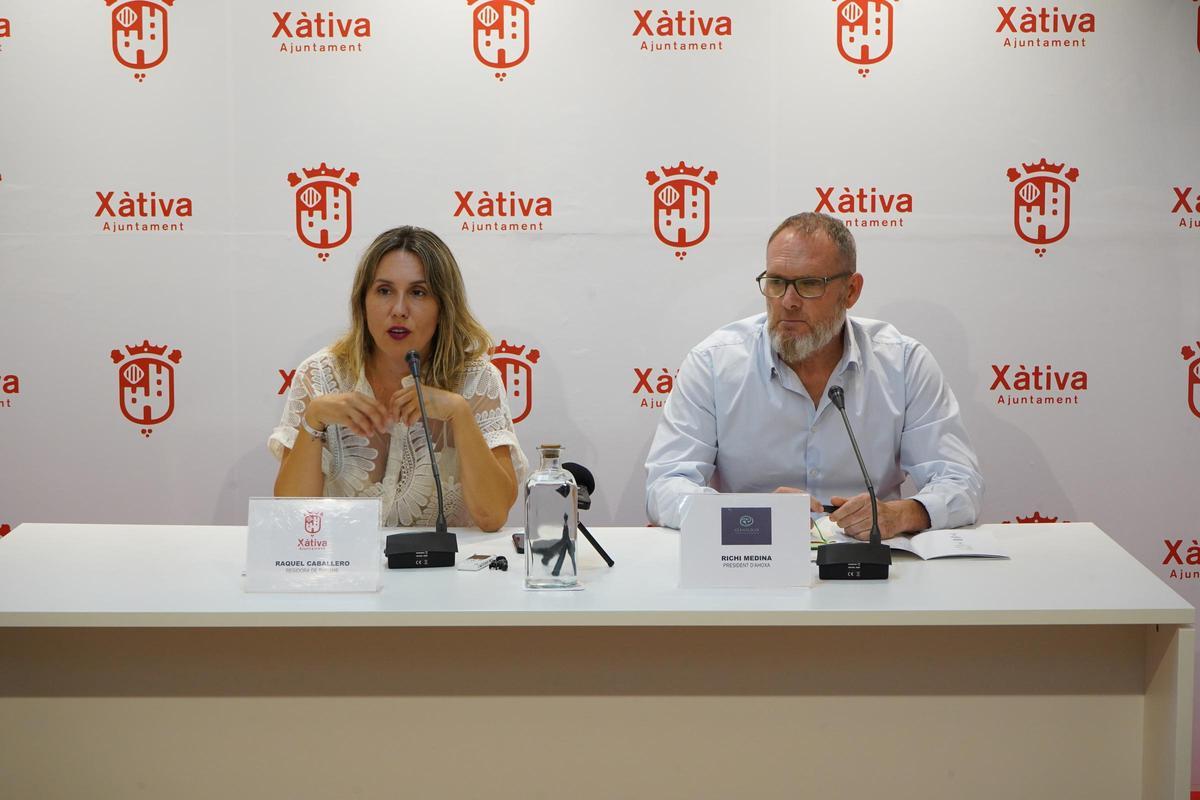 Caballero y Medina en la presentación de las actividades del Día del Turismo en Xàtiva.