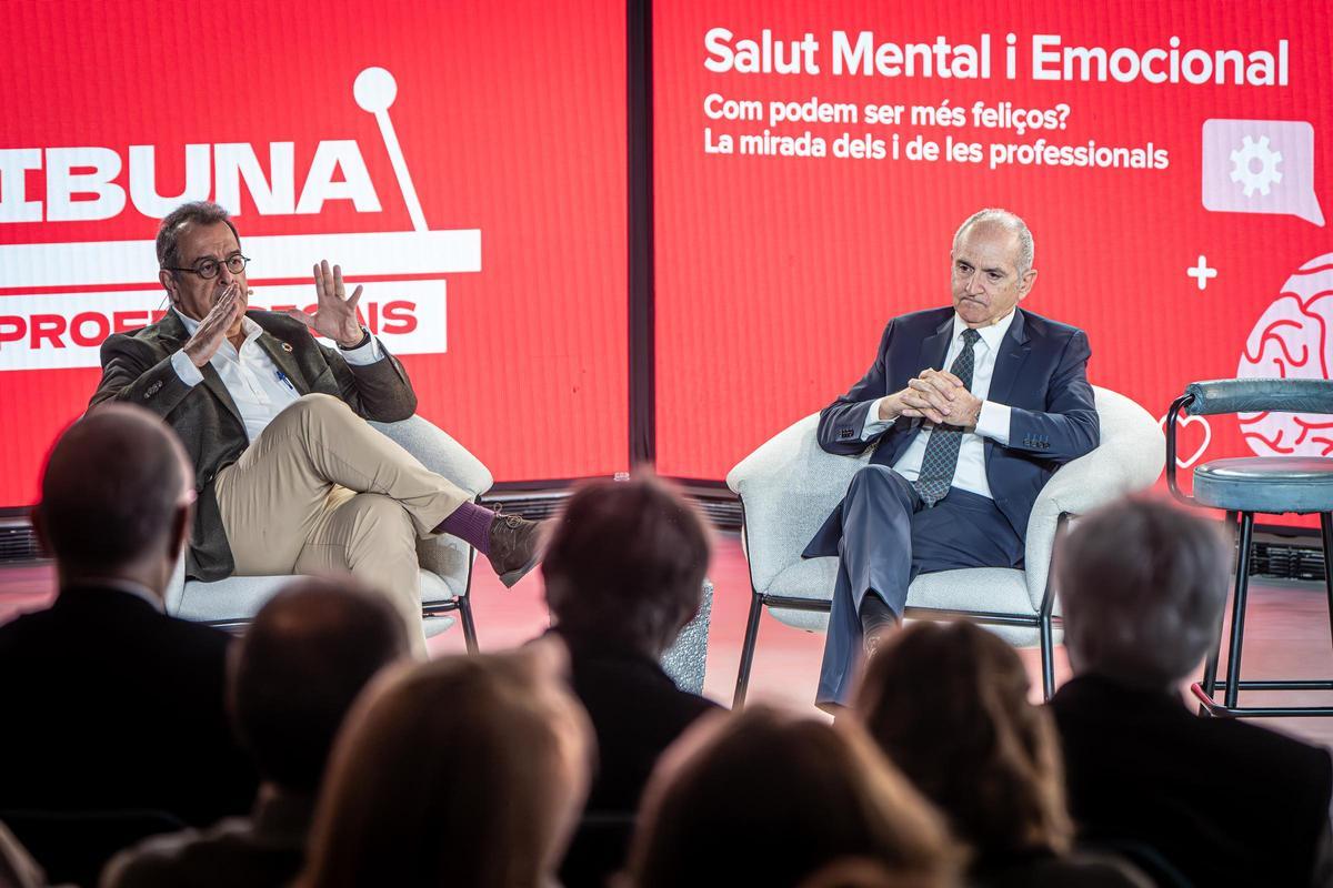 El director de EL PERIÓDICO, Albert Sáez, y el presidente de la Asociación Intercolegial, Jesús Sánchez.