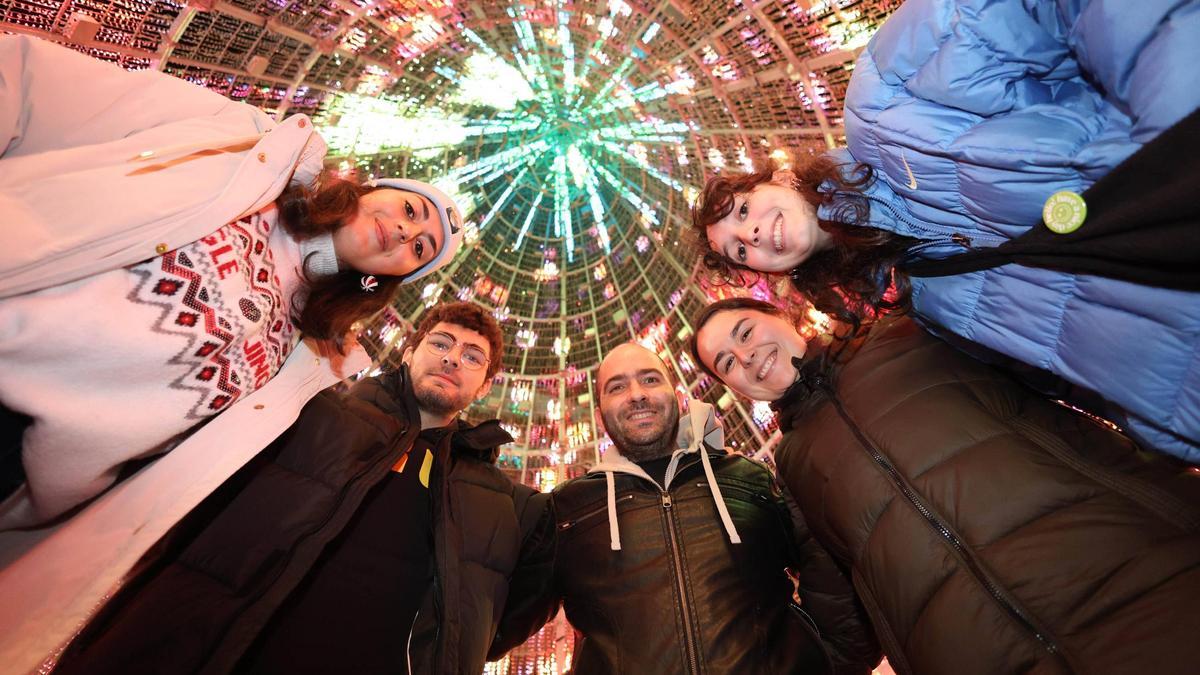 Vigo encendió la Navidad más grande de su historia ante miles de personas.