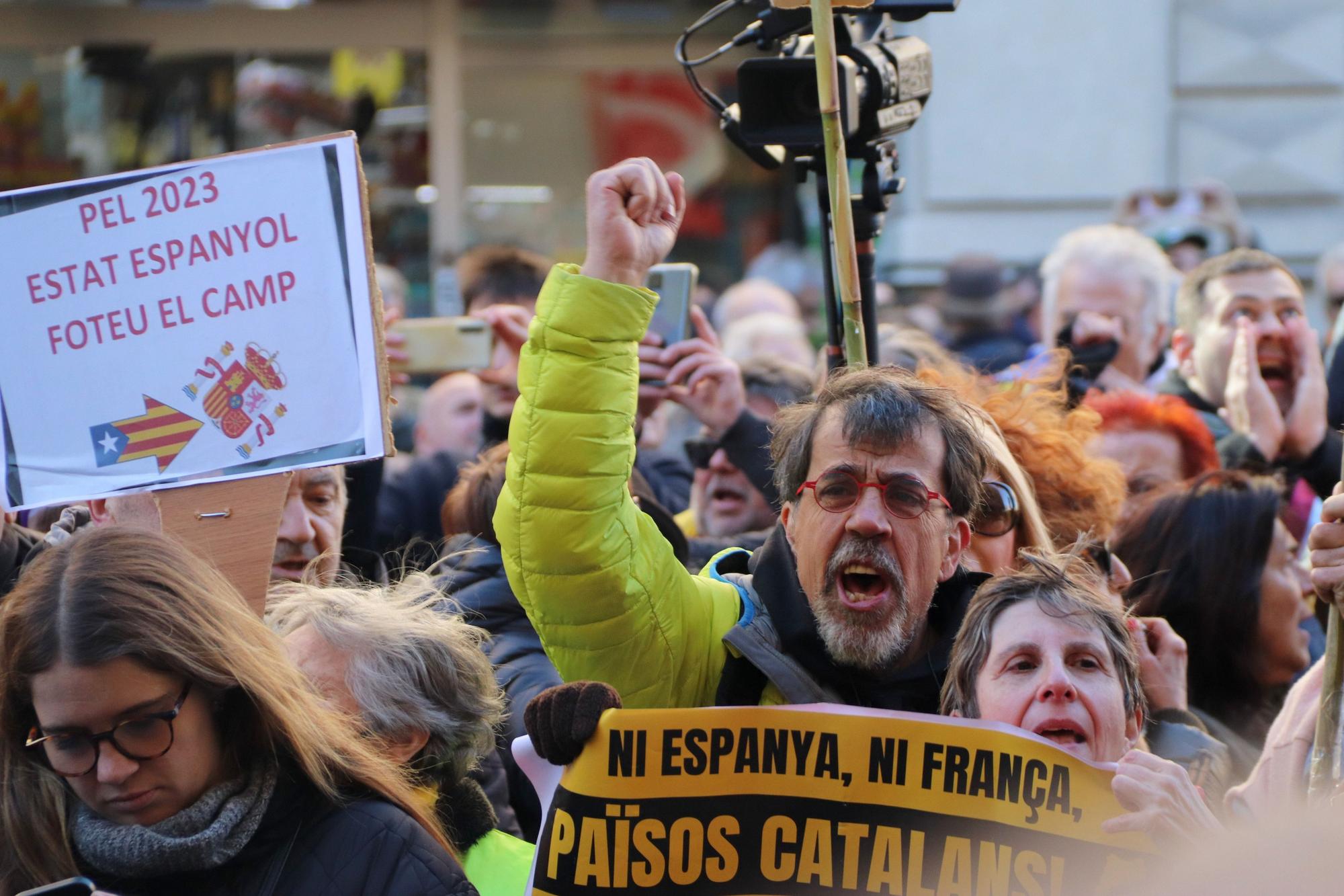 L'independentisme torna a sortir al carrer coincidint amb la cimera hispano-francesa