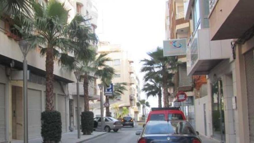 Imagen de la obra de la calle Patricio Pérez con la plaza de Miguel Hernández.