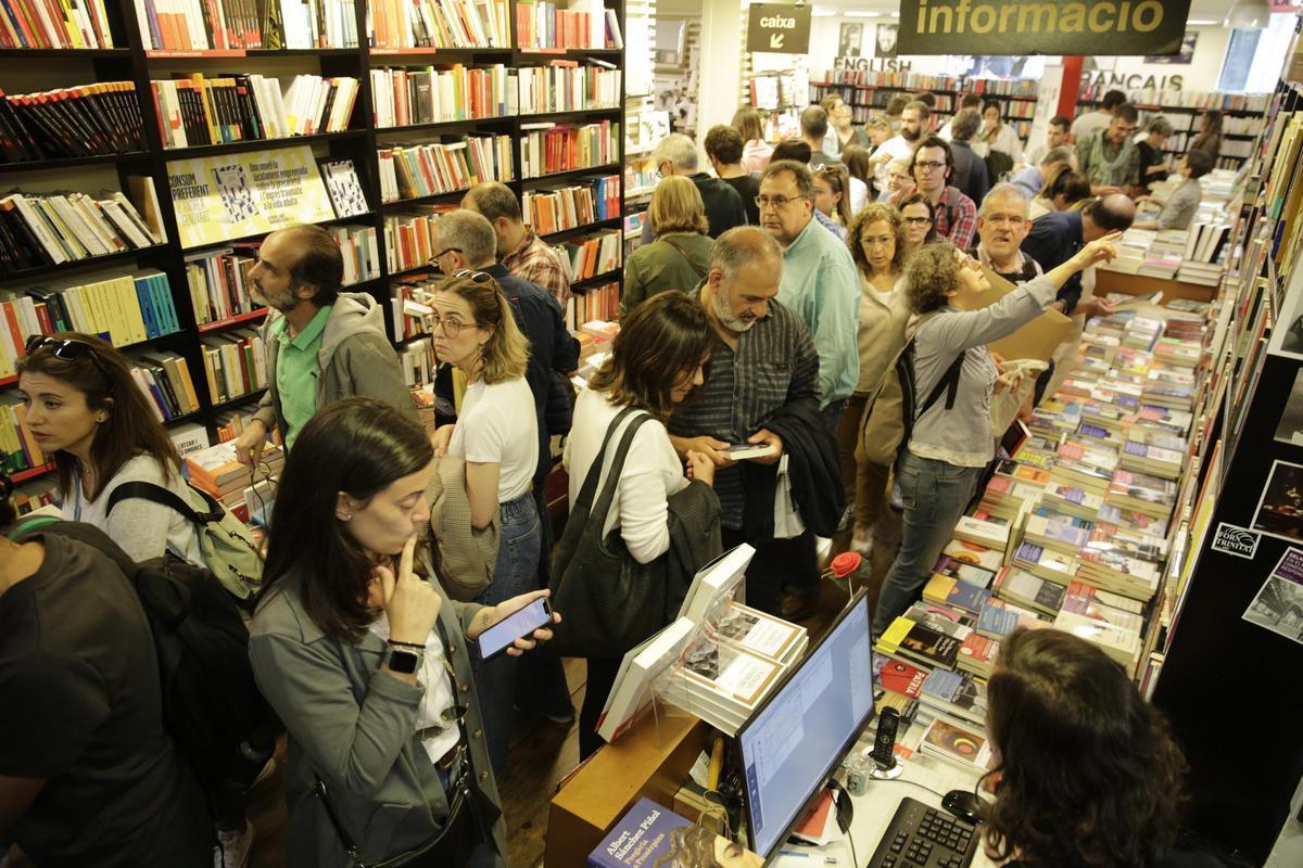 Librería La Central, durante el día de Sant Jordi de 2023