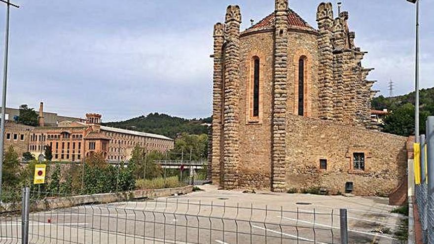 Les tanques d&#039;obra ja envolten l&#039;església de la Bauma, que es va inaugurar el 1908