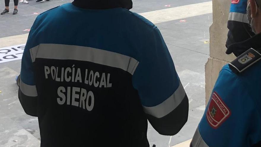 La fiscalía eleva a dos años la petición de cárcel para un mando de la Policía de Siero