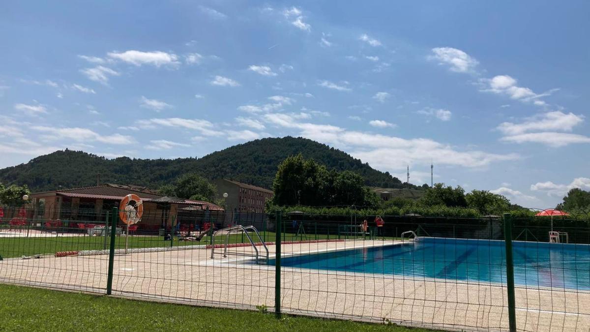 Los ayerbenses esperan con muchas ganas la apertura de la temporada de verano en las piscinas municipales. | SERVICIO ESPECIAL