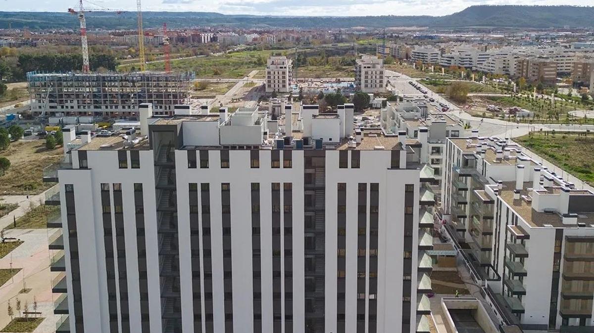 Las Sedas (Alcalá de Henares) en proceso de construcción, según una imagen compartida por la cuenta de Instagram del complejo urbanístico