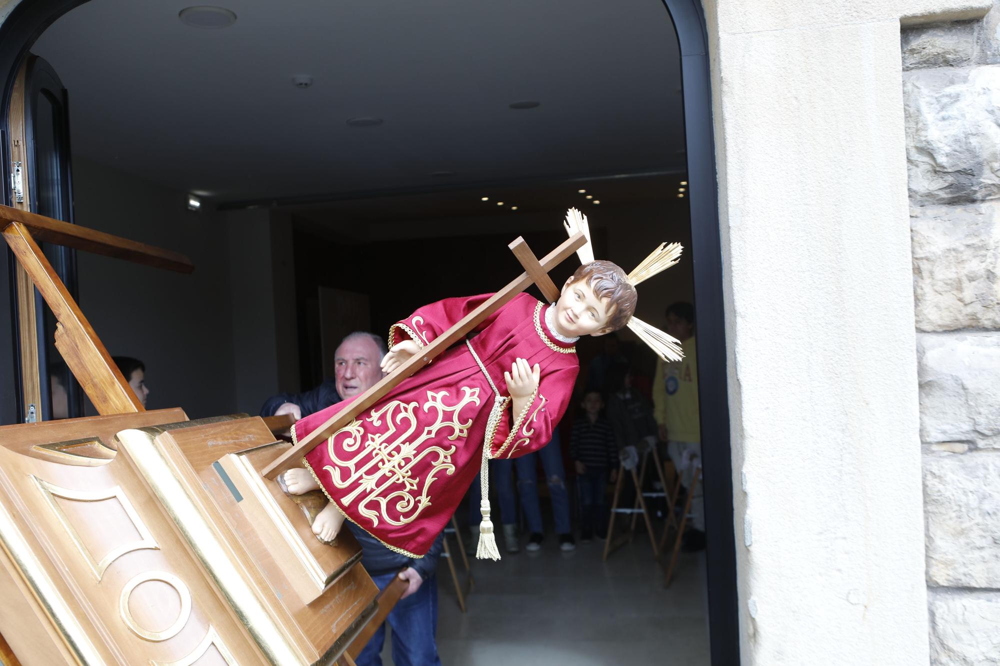 En imágenes: preparativos del Domingo de Ramos con la cofradía del Niño de los Remedios