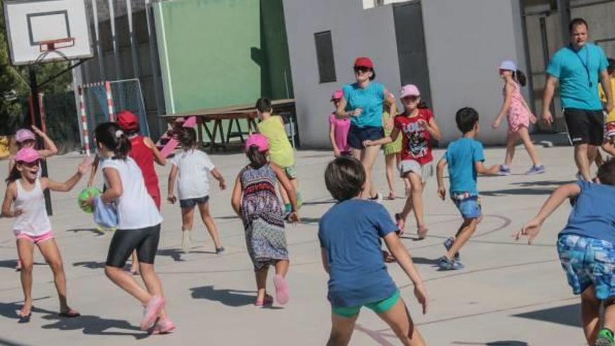 Más de 200 niños en la escuela de verano