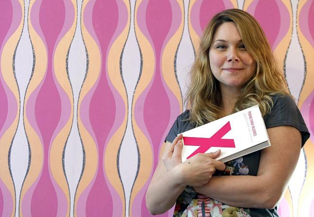 Erika Lust, productora y directora de cine porno, durante la presentación de su libro &quot;Porno para mujeres&quot; hoy en Madrid.