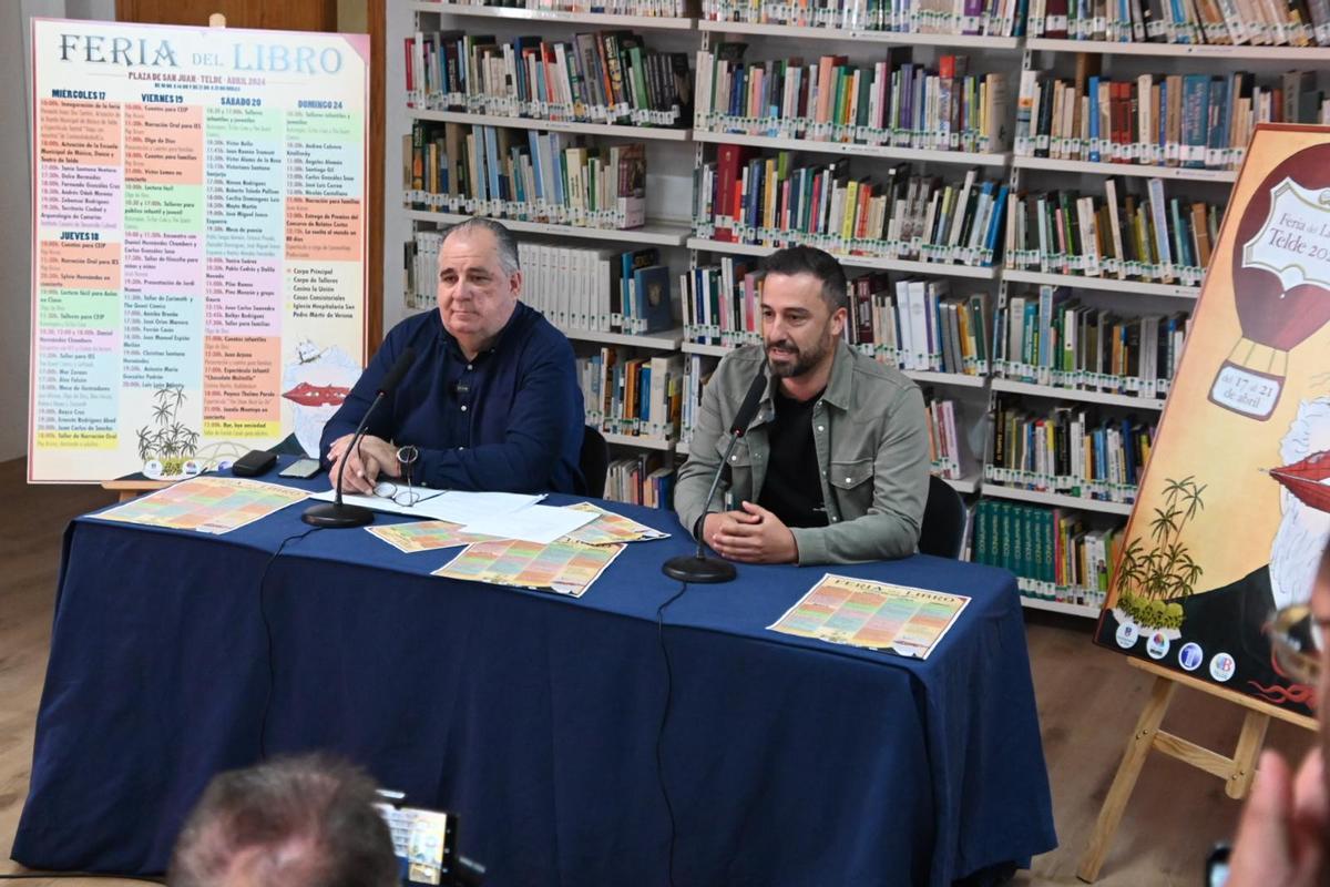 Juan Antonio Peña (d) y Juan Martel (i), hoy durante la presentación de la nueva edición de la Feria del Libro