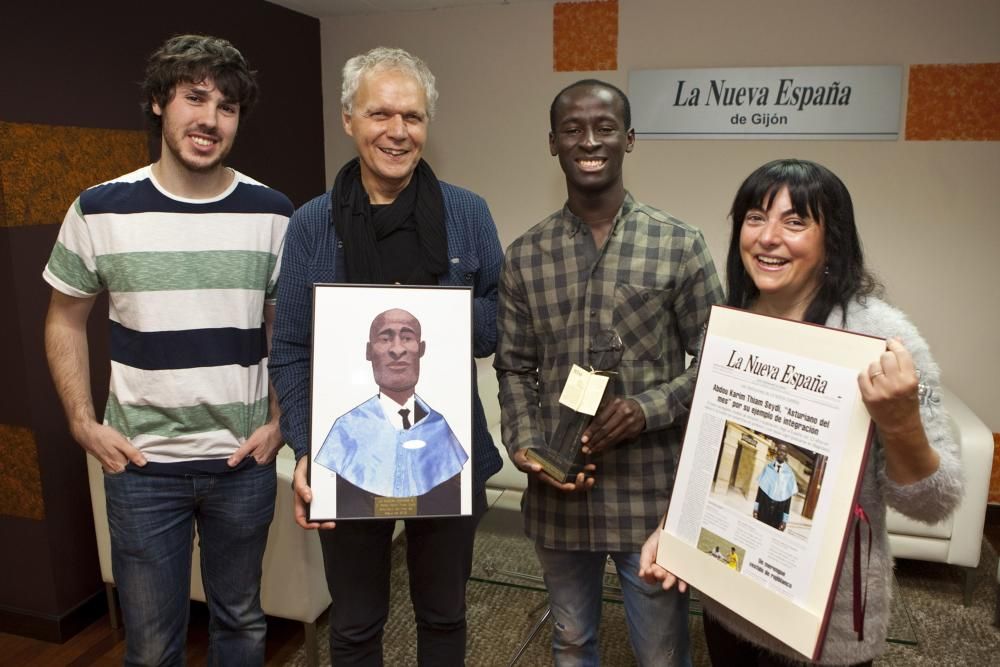 Entrega del "Asturiano del mes" a Abdou Karim