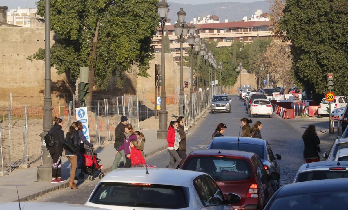 El acceso desde Ollerías a Ronda del Marrubial, cortado a la circulación por obras