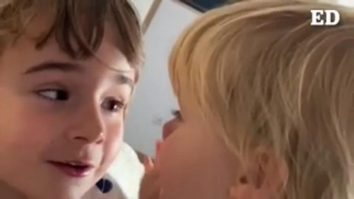 Las pequeñas Anna y Olivia, desaparecidas en Tenerife, en un vídeo difundido por su madre.