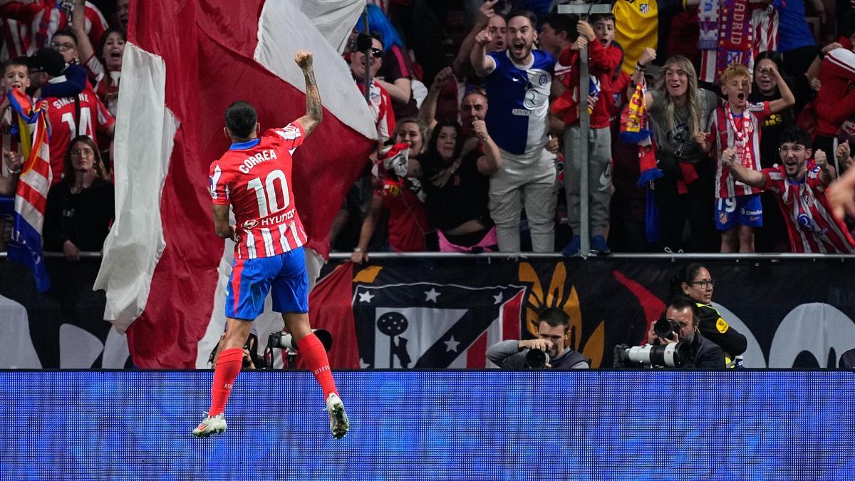 Ángel Correa celebra su gol ante el Real Madrid.