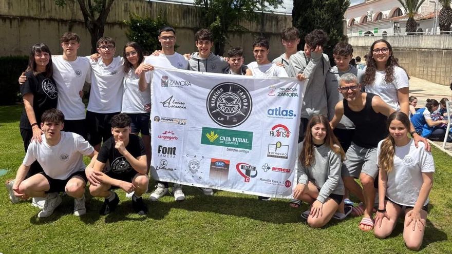Alejandro López, del CD Natación Zamora, logra en Cáceres dos mínimas para el nacional de verano júnior