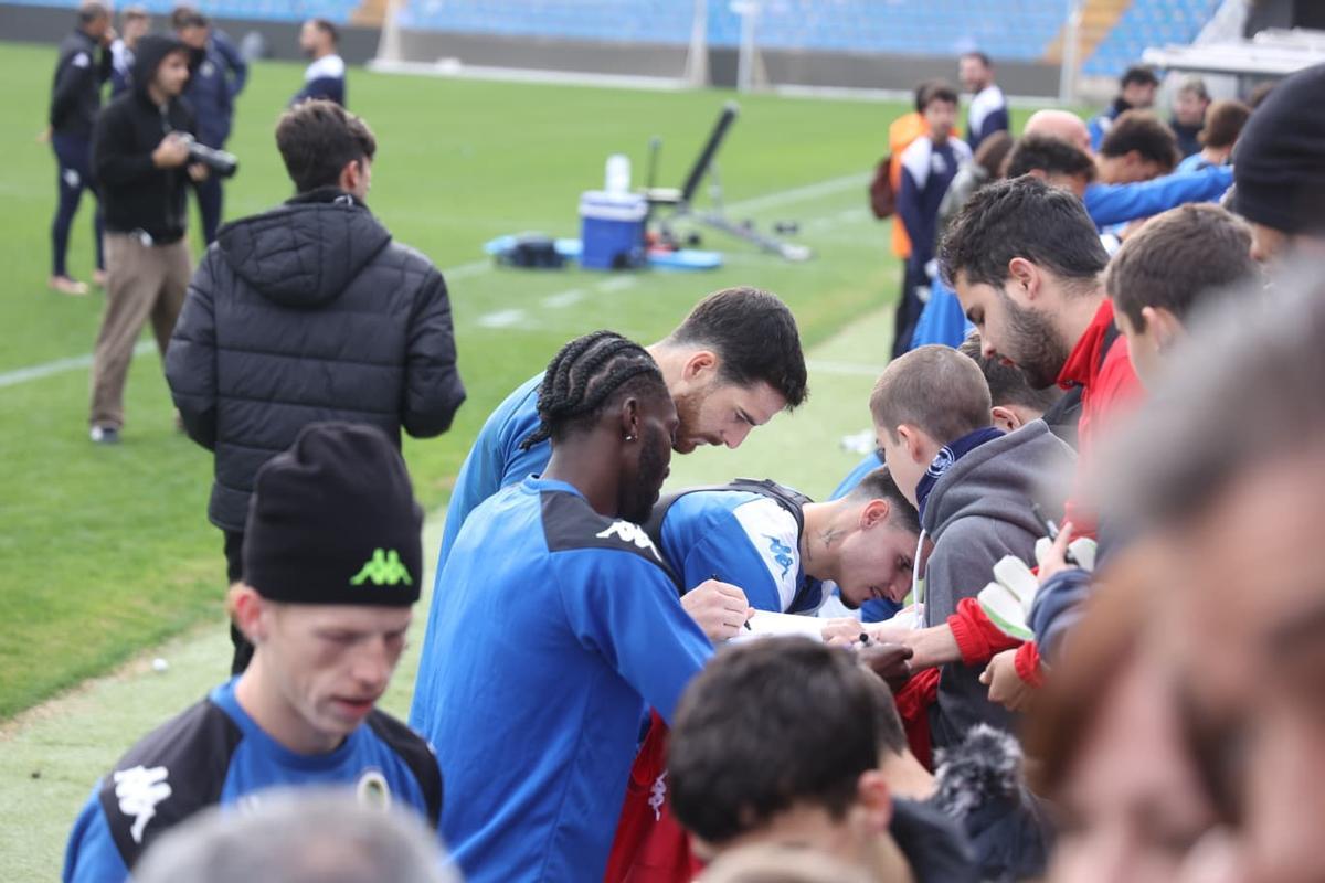 Así ha sido el entrenamiento de puertas abiertas del Hércules CF Así ha sido el entrenamiento de puertas abiertas del Hércules CF