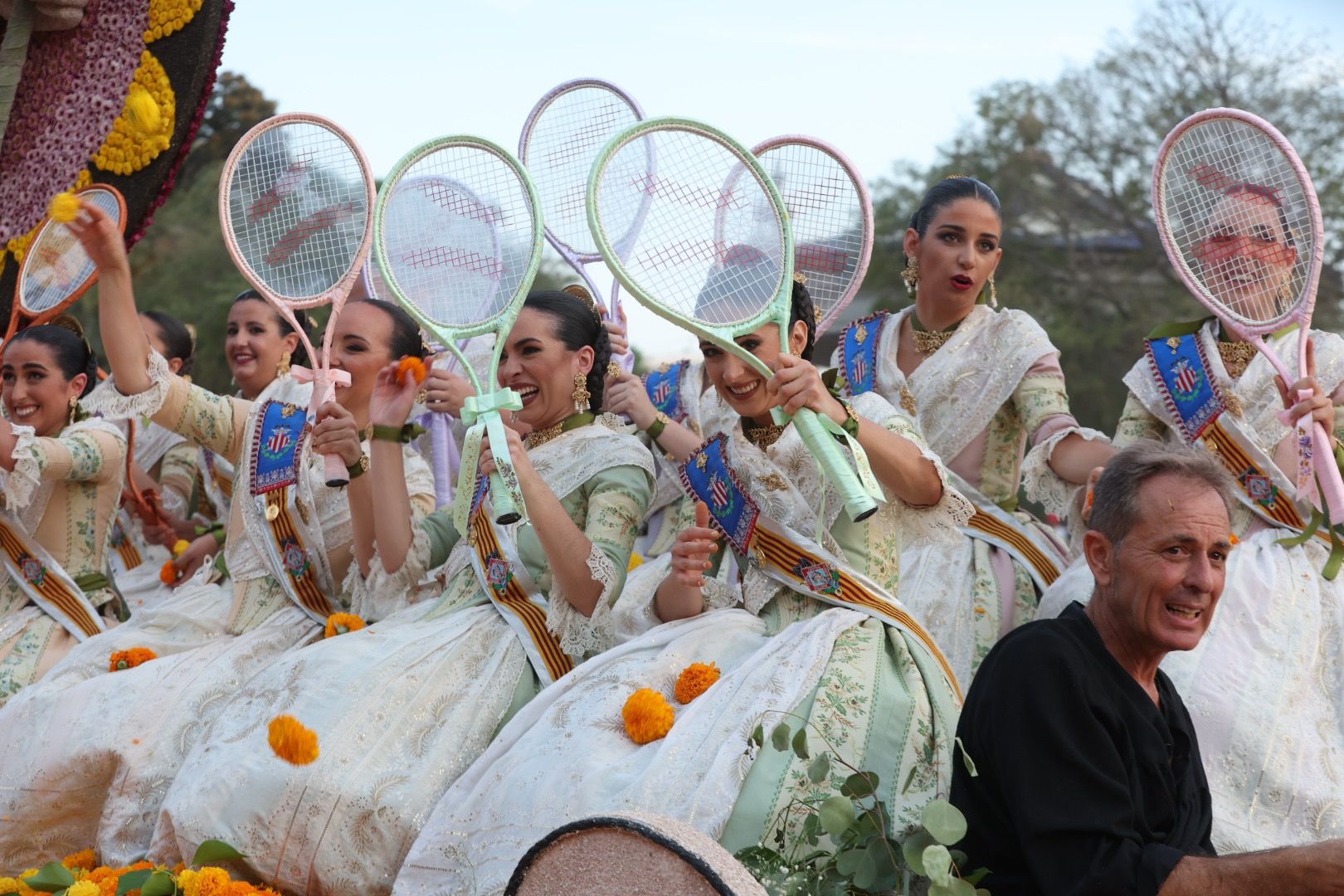 Fin de Feria para Carmen, Nerea y las cortes 2022 en la Batalla de Flores