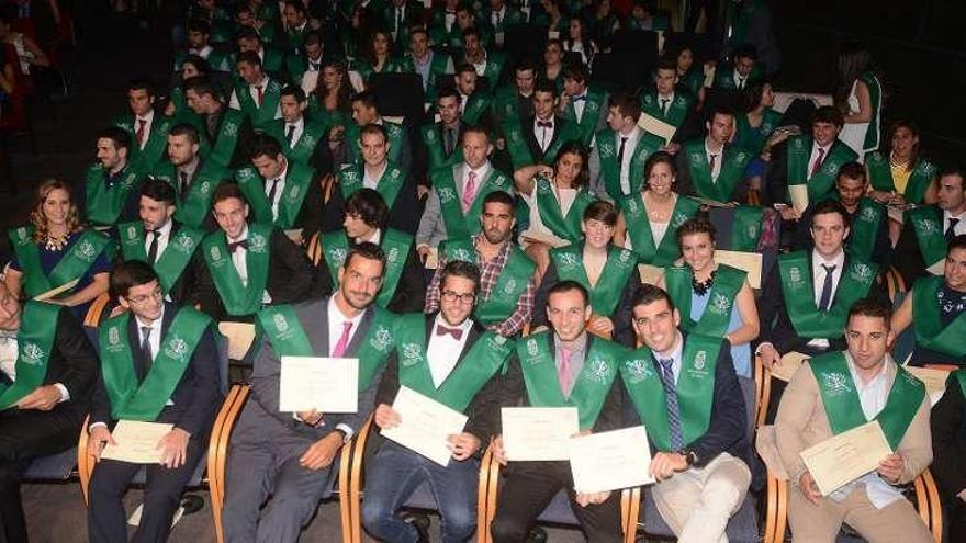 Graduaciones en Ciencias de la Educación y del Deporte y en el IES de Ponte Caldelas