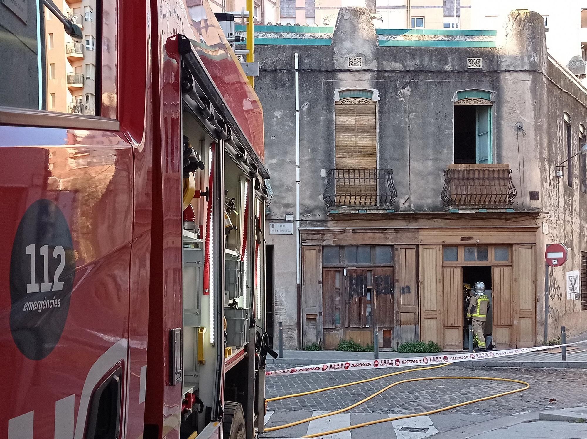 Foc a un habitatge del carrer la Jonquera de Figueres