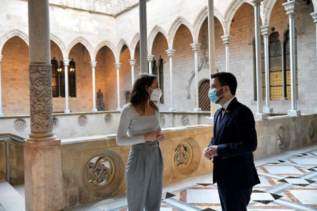 El 'president' de la Generalitat, Pere Aragonès, se reúne con la ministra de Igualdad, Irene Montero, en el Palau de la Generalitat, este 14 de enero de 2022, en Barcelona.