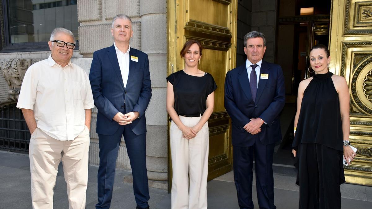 Presentación del informe sobre "El Gasto en Salud" en el Congreso, con la presencia de la ministra de Sanidad, Mónica Garcia, y los responsables del Foro Económico.