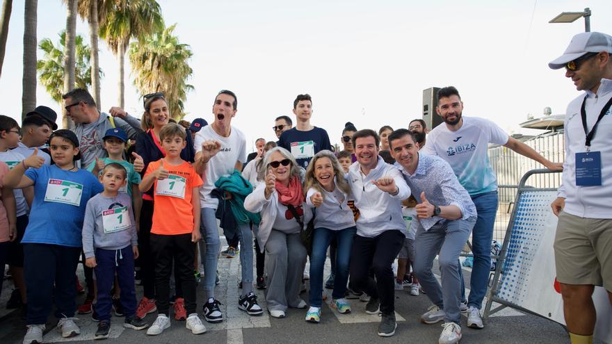 Más de 550 niños y el recórdman Álex Roca inauguran el Santa Eulària Ibiza Marathon