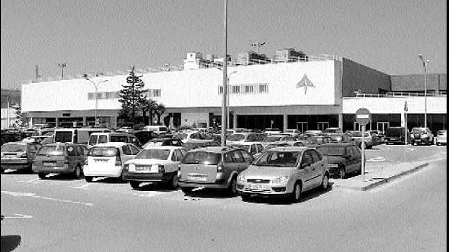 aeroport de girona. Una imatge de les instal·lacions, per les quals cada any passen més usuaris.