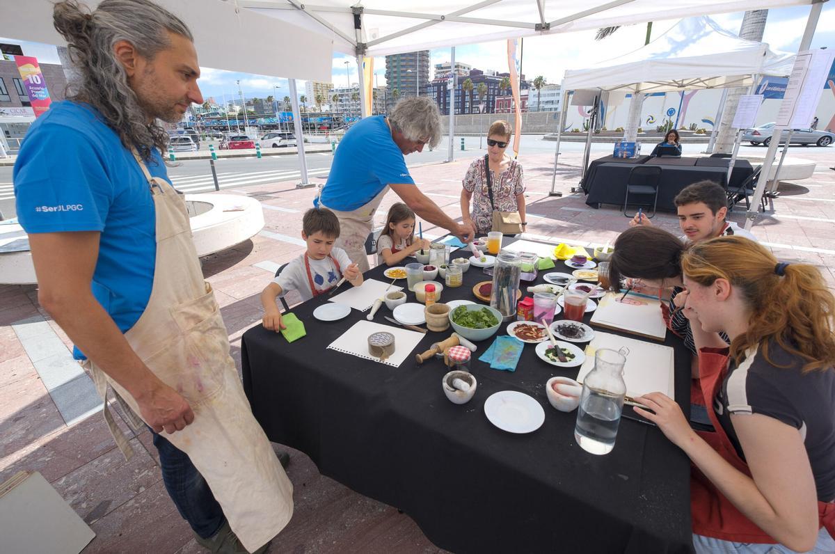 La ULPGC convierte el entorno del Poema del Mar en una gran feria científica al aire libre