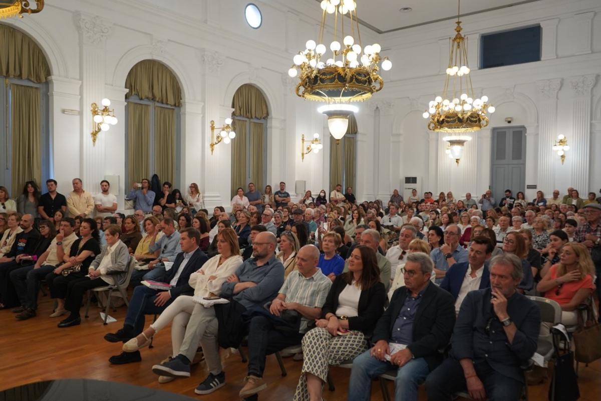 El salón noble de la Casa de la Cultura lleno en la presentación del libro de Carla Maronda.