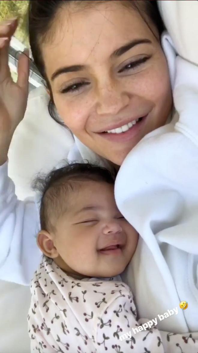 Kylie Jenner y Stormi muy sonrientes en Instagram Stories