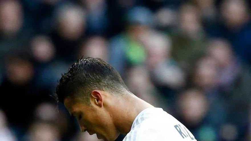 Cristiano Ronaldo, cabizbajo en el partido contra el Atlético de Madrid del pasado sábado.