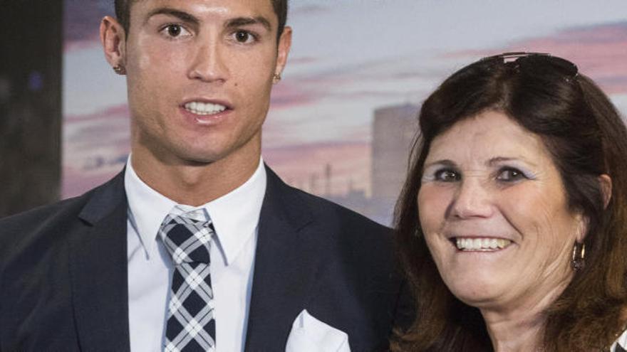 La madre de Cristiano Ronaldo, en la UCI tras sufrir un ictus