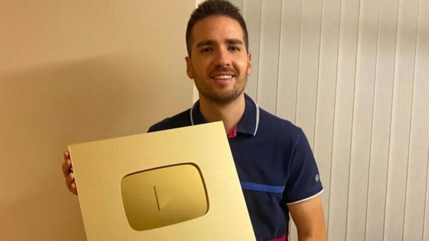Cristóbal Ibáñez el día en el que recibió el reconocimiento tras haber superado el millón de suscriptores de ‘Toros en España’