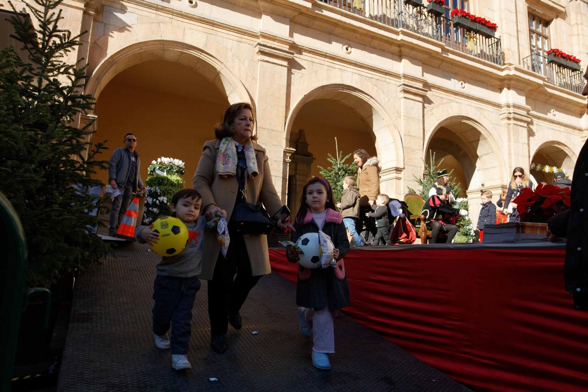 Galería de imágenes: Los 'peques' de Castelló, ilusionados con el Cartero Real