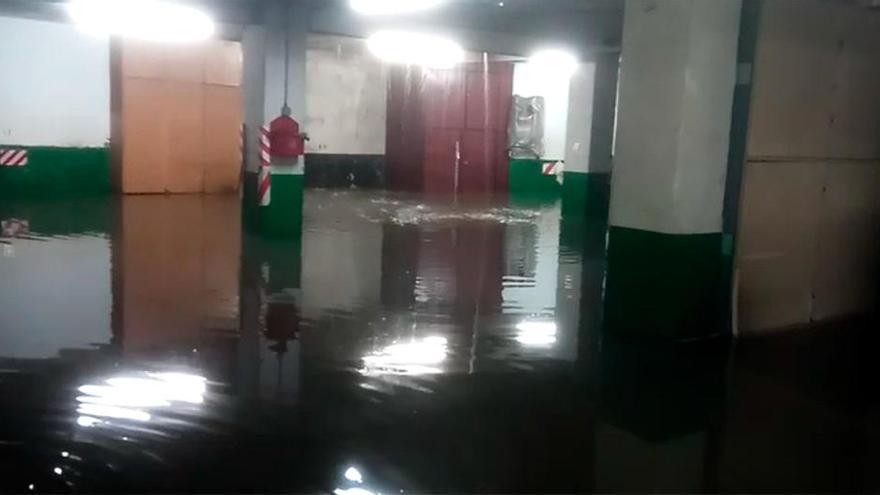 Las fuertes lluvias causan estragos en un garaje de  La Argañosa