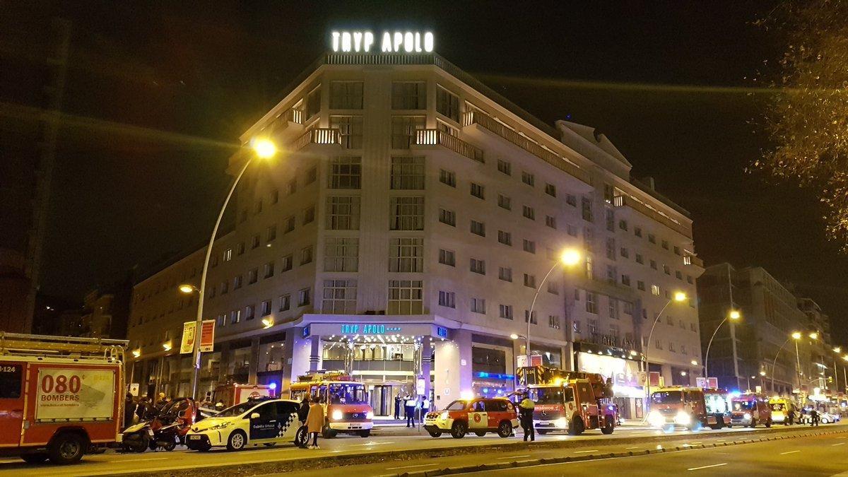 Un incendio obliga a desalojar el hotel Tryp Apolo de Barcelona