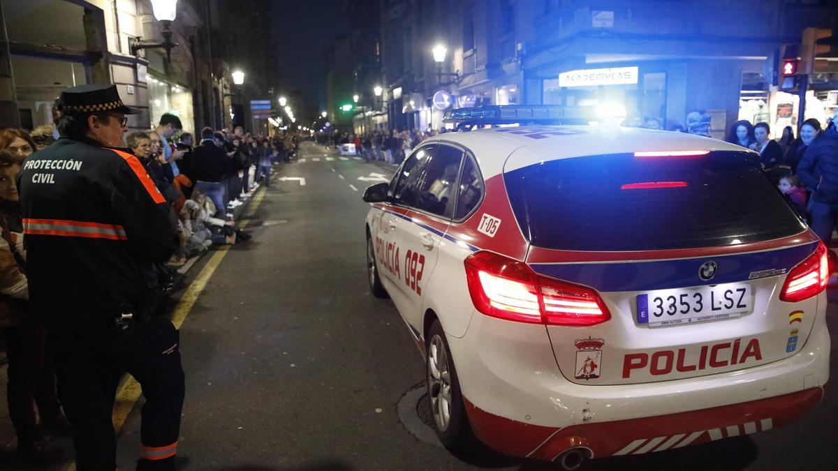 Un coche de la Policía Local de Gijón.