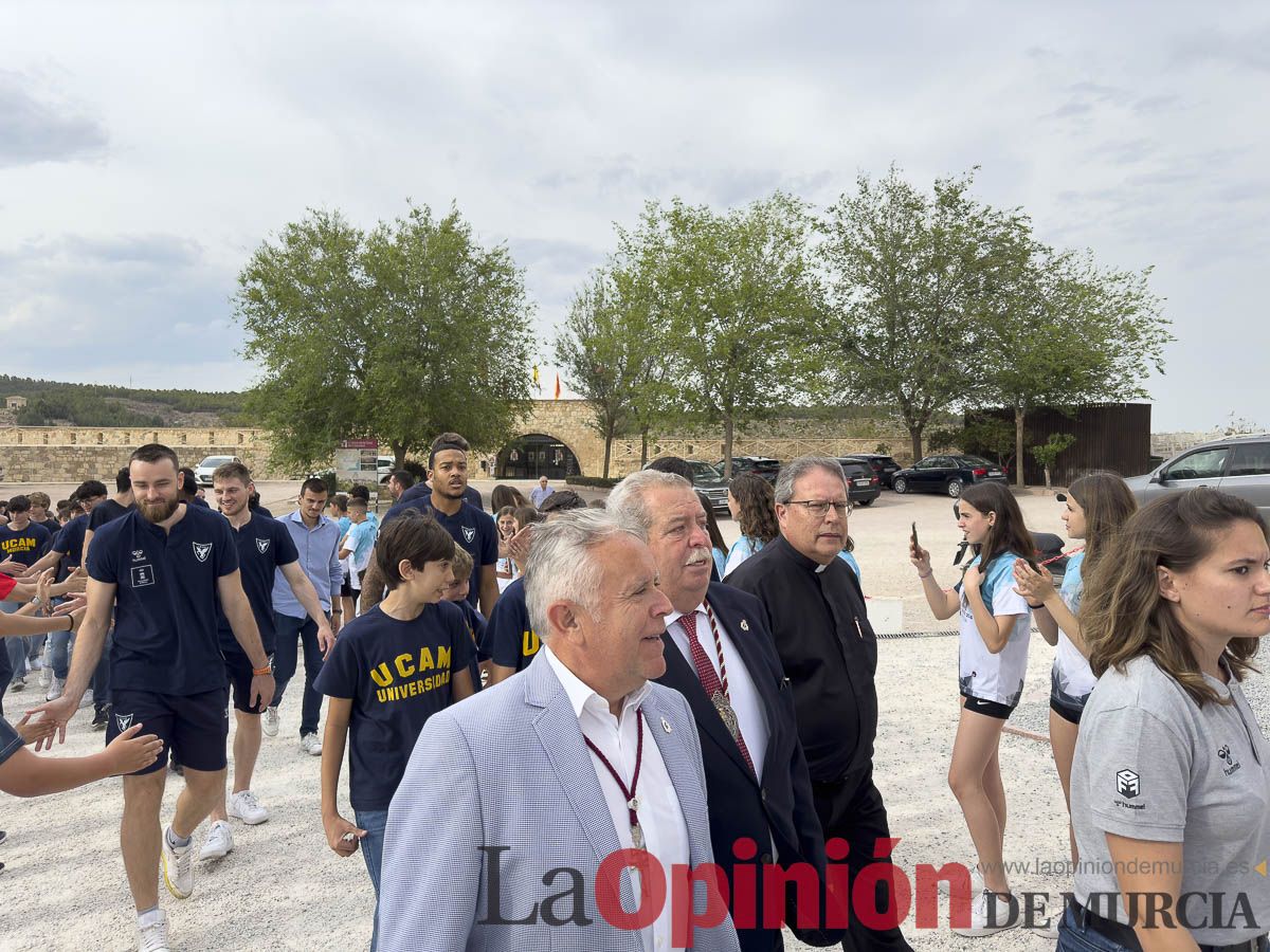 El UCAM de baloncesto peregrina a Caravaca de la Cruz en su Año Jubilar