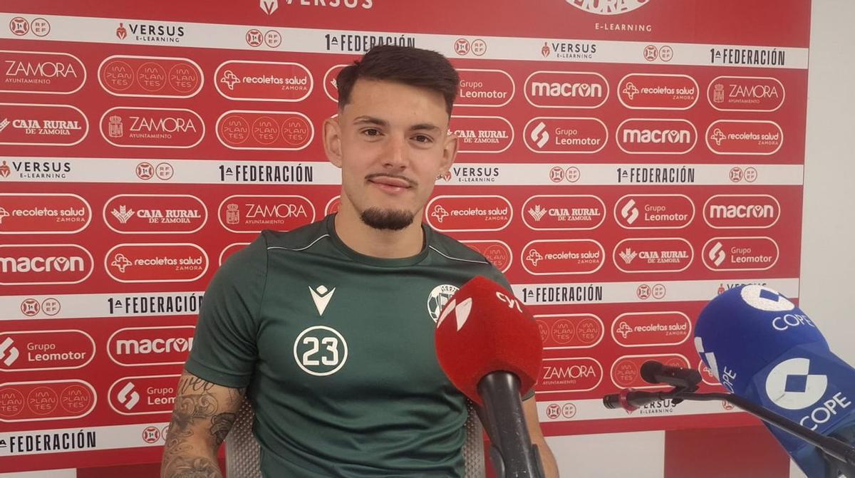 Sergi López, jugador del Zamora CF, este viernes en la sala de prensa del Ruta. | P. F.