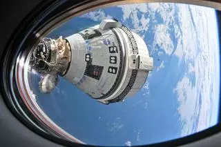 Este es el momento en el que la nave Starliner de Boeing aterriza sin sus dos astronautas en Estados Unidos