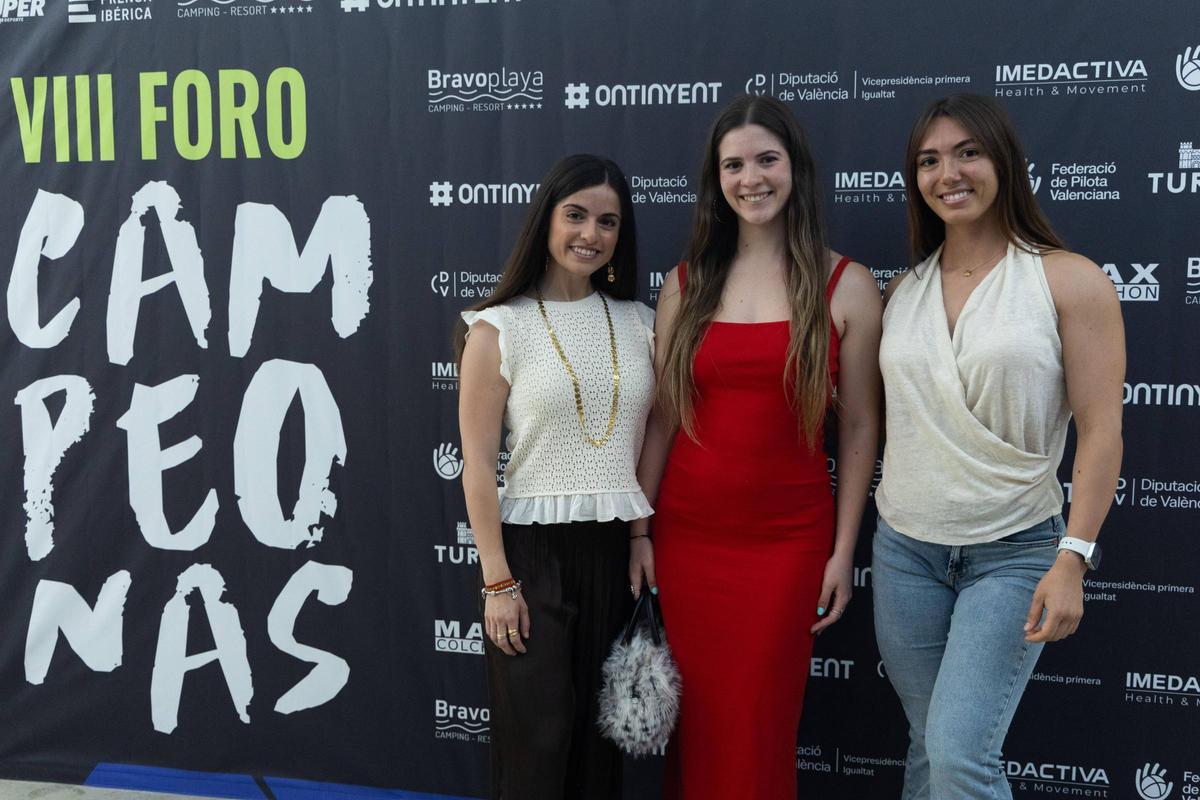Selena Beitia, Nuria Martín y Alba Martí en el Foro Campeonas
