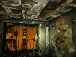 Rescatados tres menores y su madre de un piso incendiado en Mairena del Aljarafe