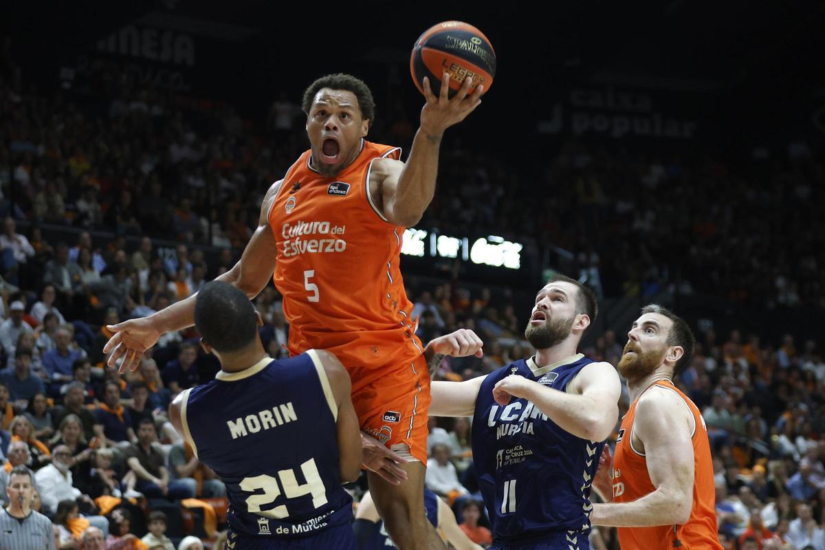 Justin Anderson durante un partido contra el UCAM Murcia