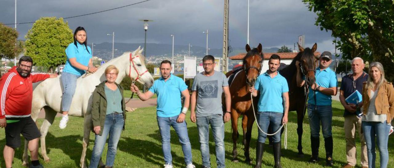 Vuelve la Xuntanza Cabalar por la playa de A Xunqueira y montes | GONZALO NÚÑEZ