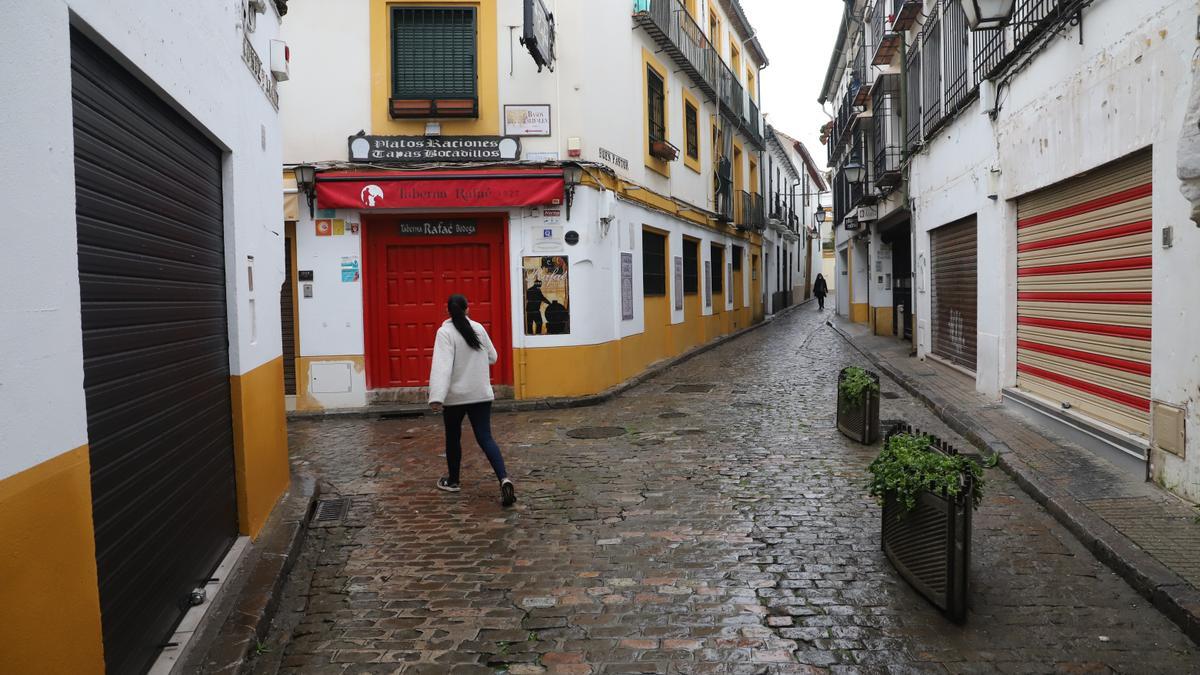 Imagen de la Judería sin turistas y con los negocios cerrados durante la pandemia.