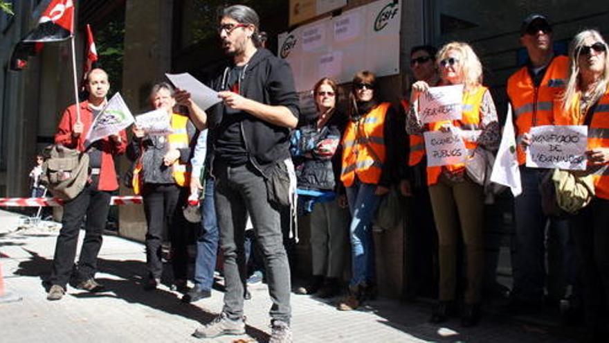 Concentració de suport als examinadors en vaga a Girona