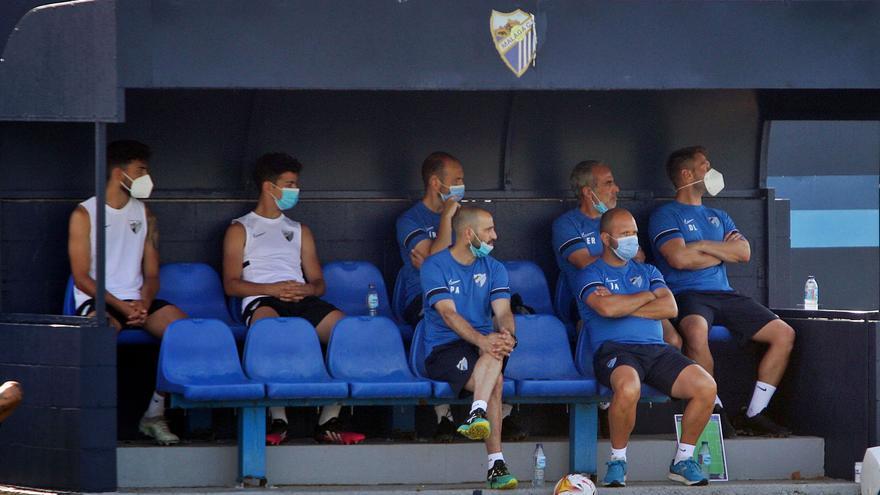 El nuevo cuerpo técnico blanquiazul, ayer en la Federación.