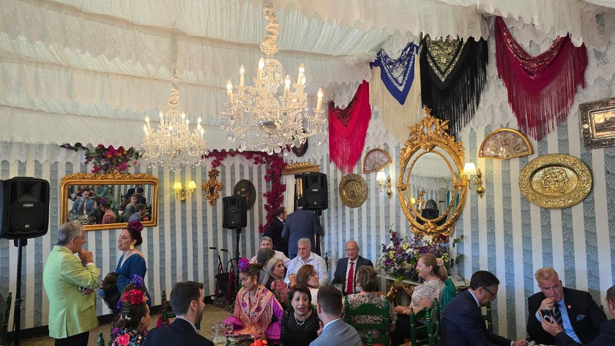 Interior de la caseta del Club Banco Popular (calle Bombita 34-36) que se ha llevado el primer premio en el concurso de casetas de la Feria de Sevilla de 2026.