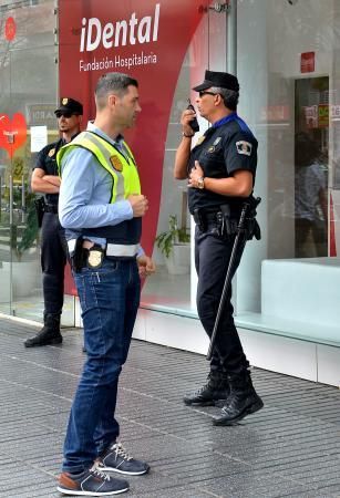 19/07/2018 LAS PALMAS DE GRAN CANARIA. Desahucio e incautación de historiales en la clínica de iDental. SANTI BLANCO  | 19/07/2018 | Fotógrafo: Santi Blanco